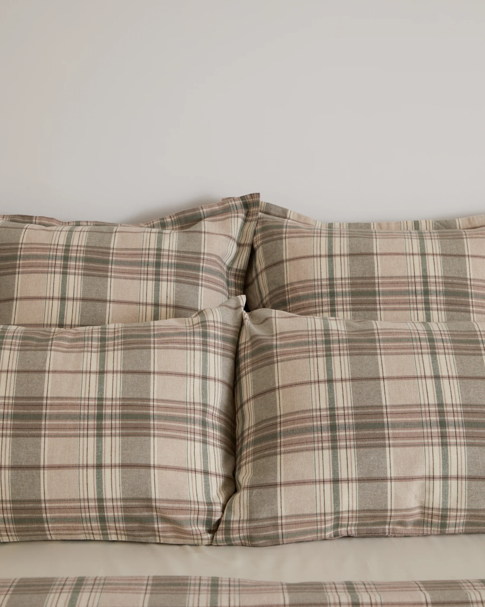 Foxford Eve Tartan Flannel Pillowcase Set - Image 3