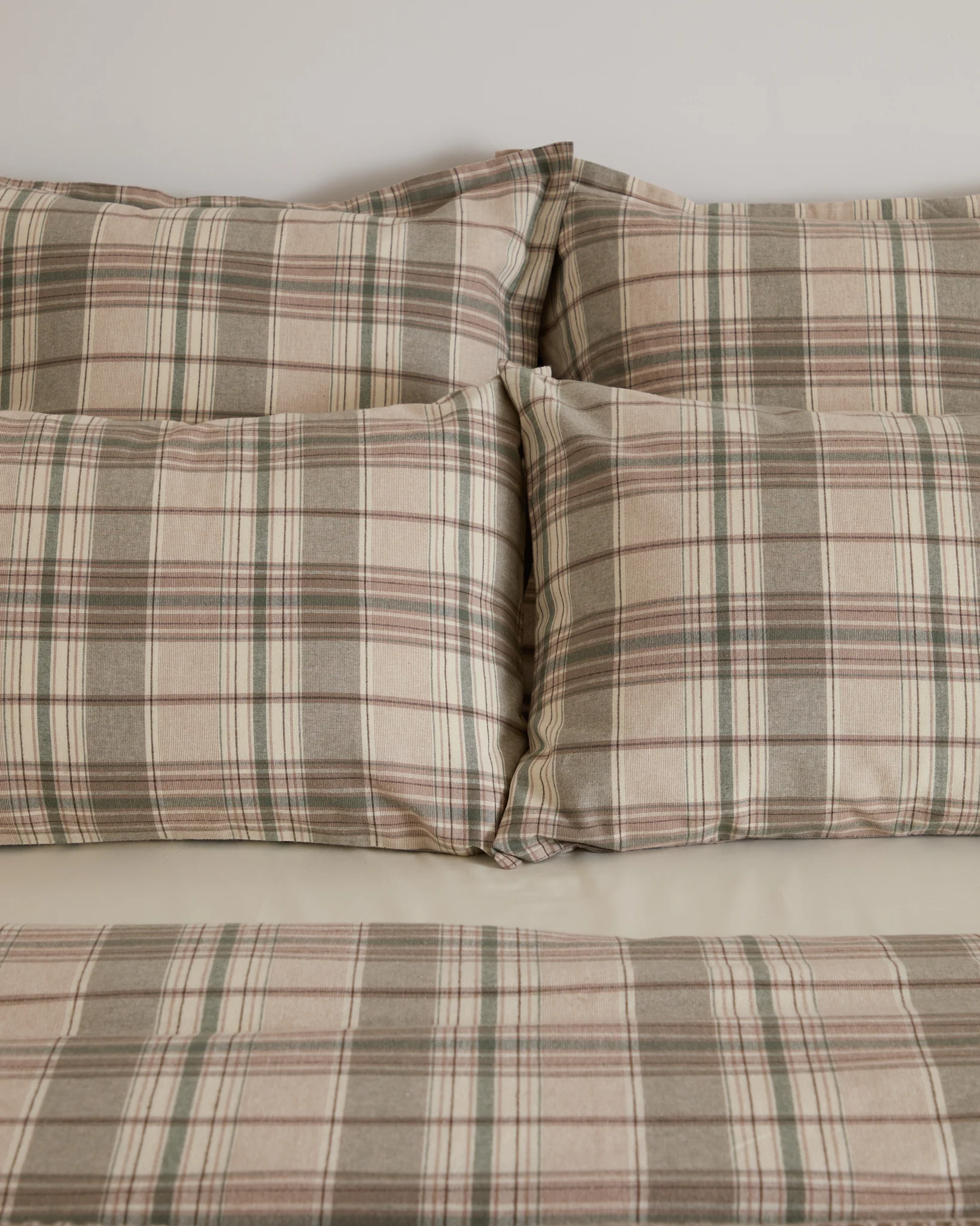 Foxford Eve Tartan Flannel Pillowcase Set - Image 4