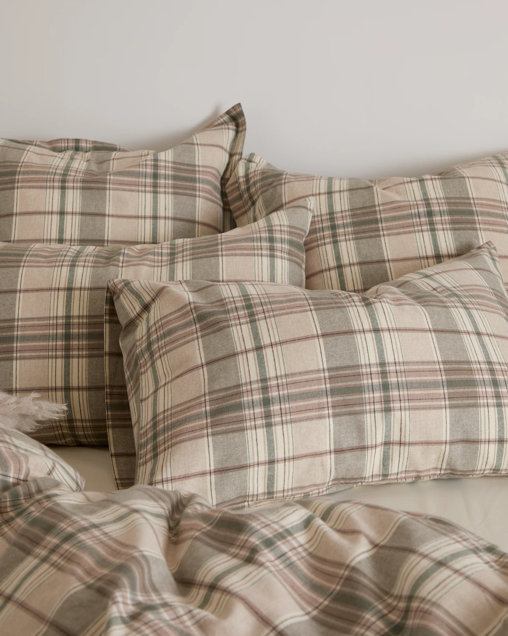 Foxford Eve Tartan Flannel Pillowcase Set - Image 6