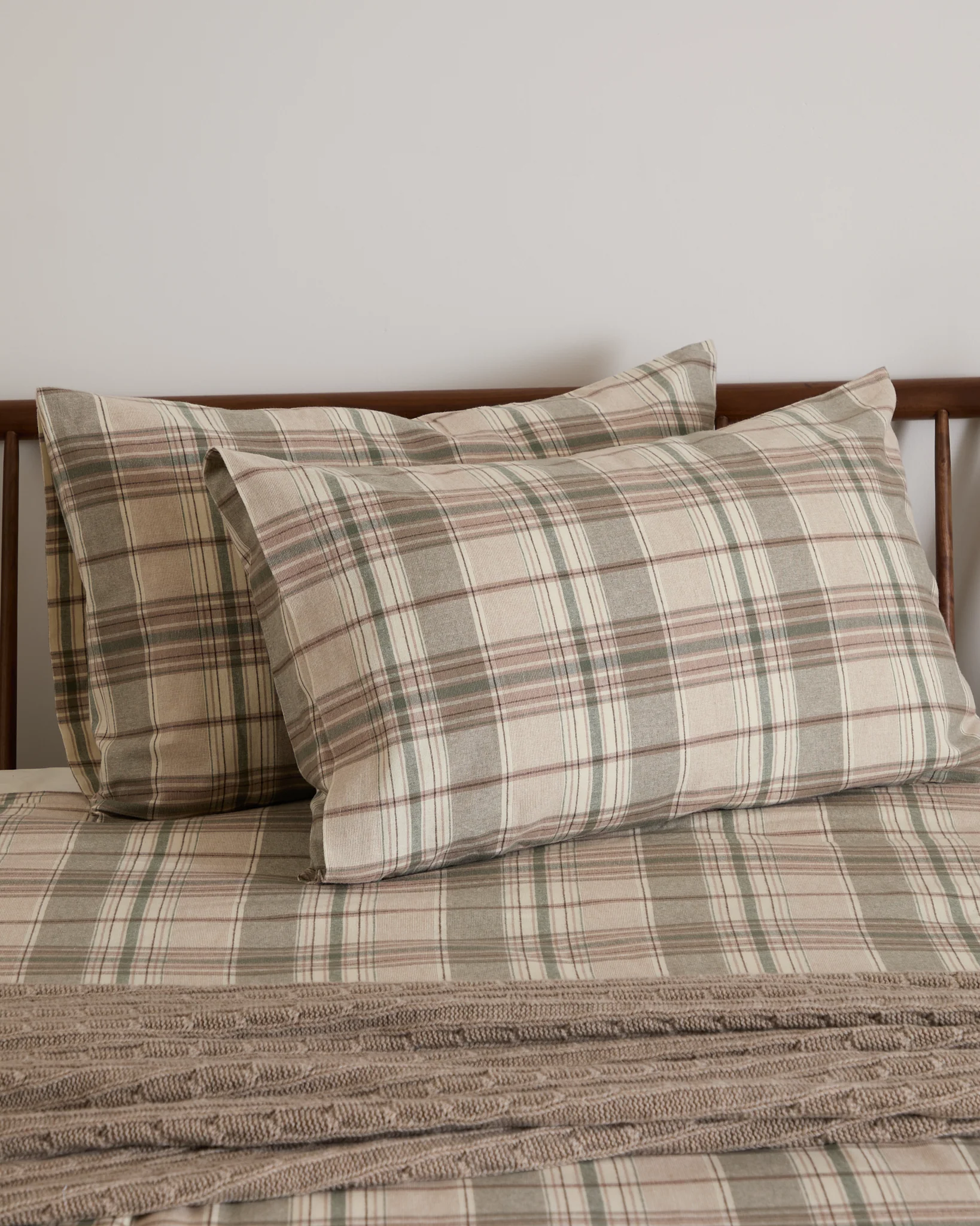 Foxford Eve Tartan Flannel Pillowcase Set - Image 7