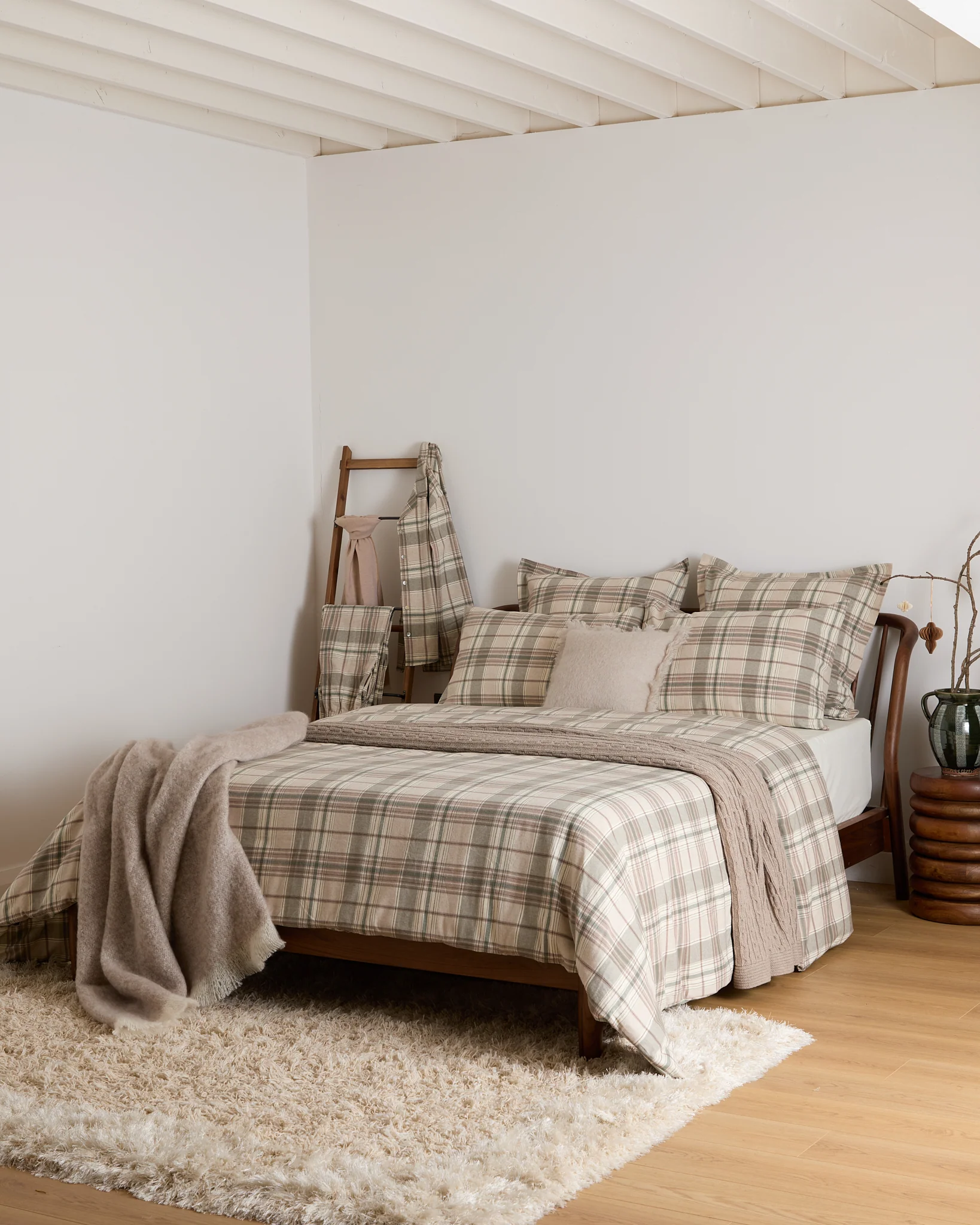 Foxford Eve Tartan Flannel Pillowcase Set - Image 8