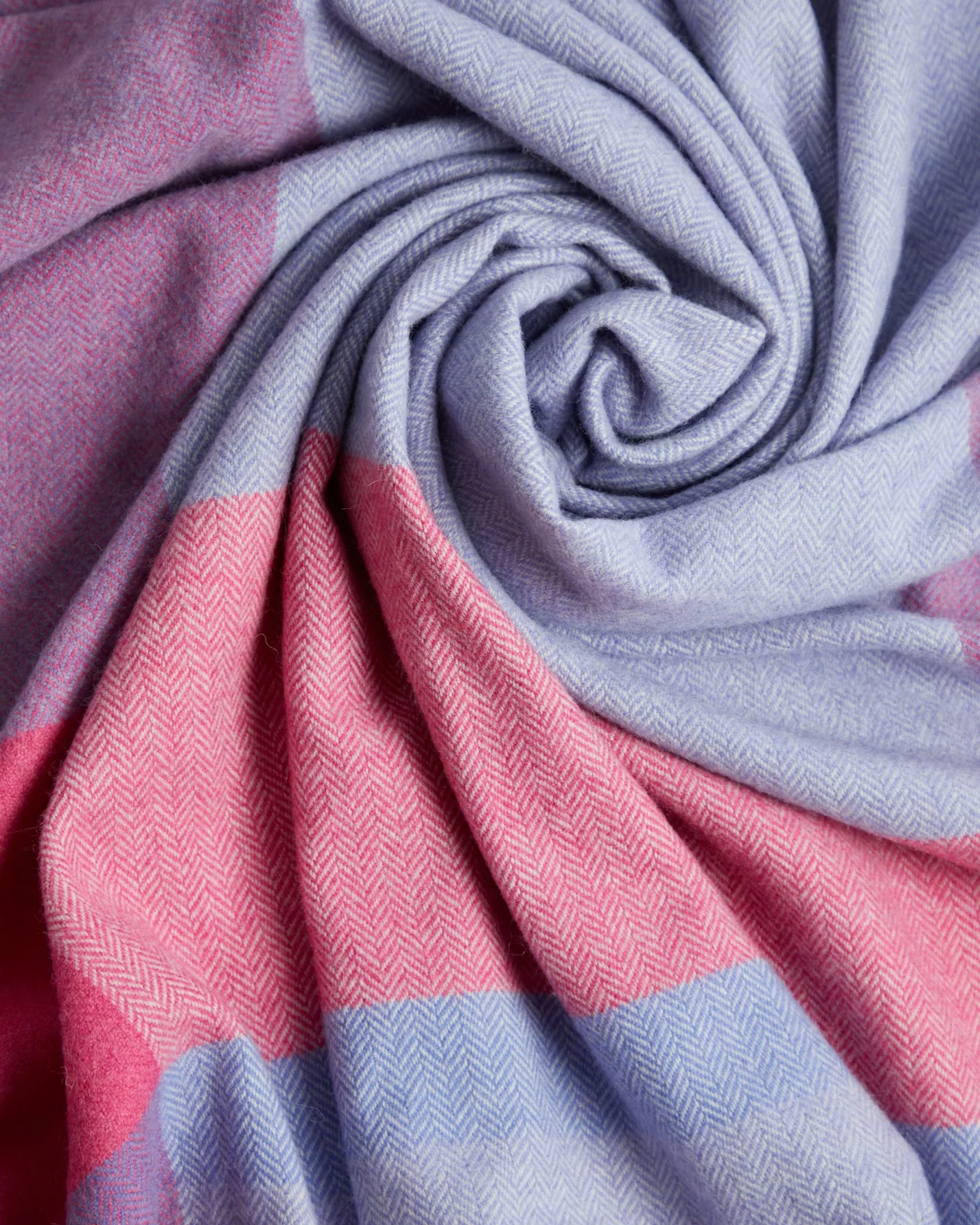 Foxford Áine Lambswool Throw - Image 4