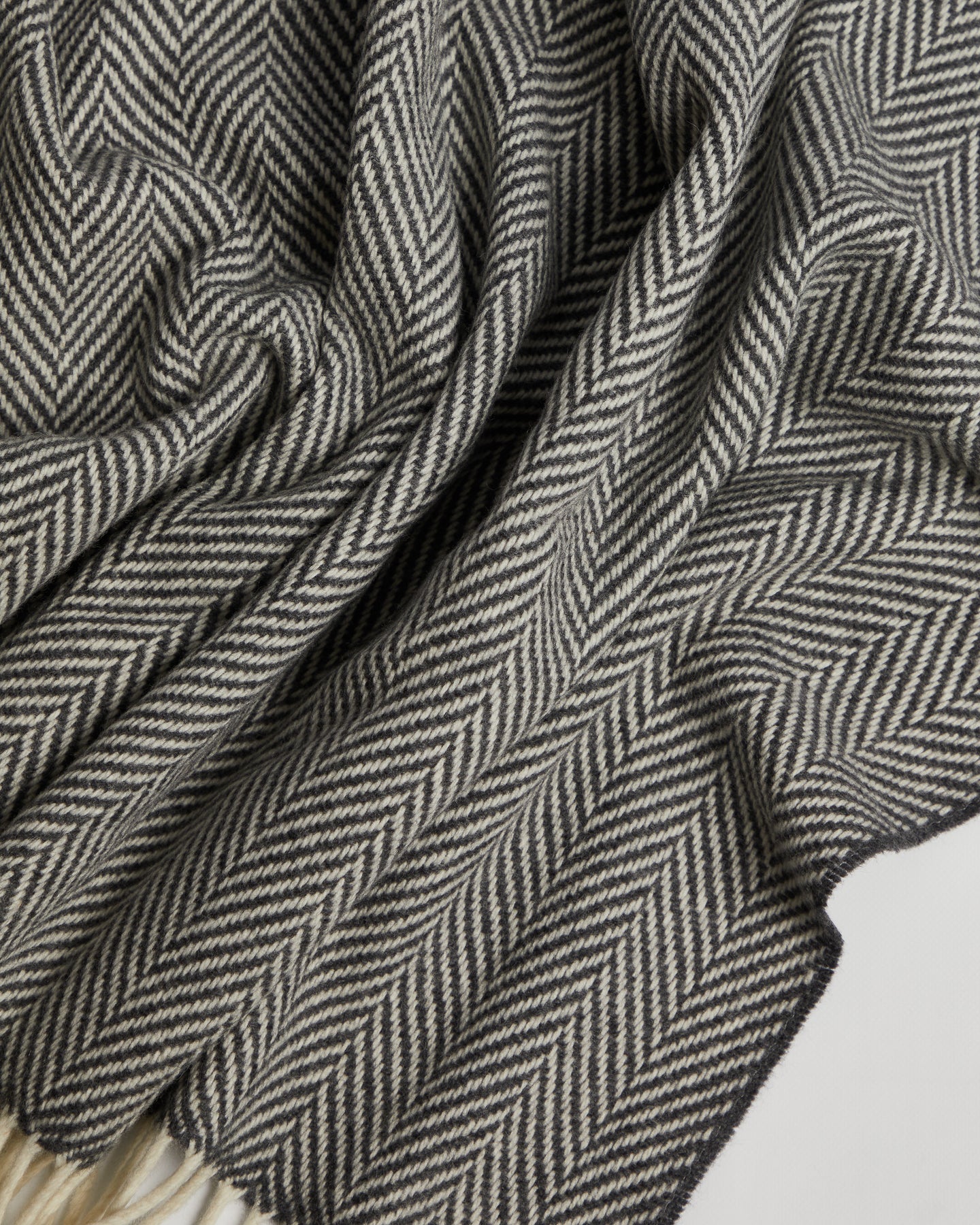 Foxford Belleek Cashmere and Lambswool Throw - Image 4