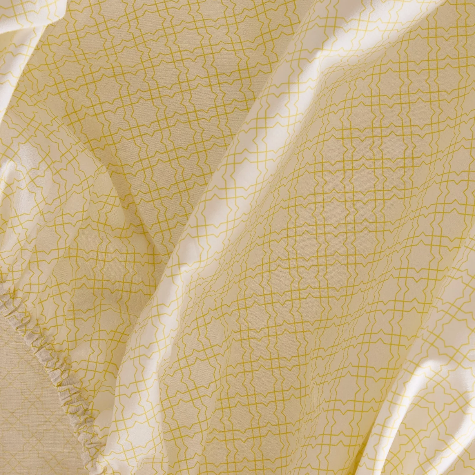 Foxford Lemon Trellis Toddler Fitted Sheet - Image 2
