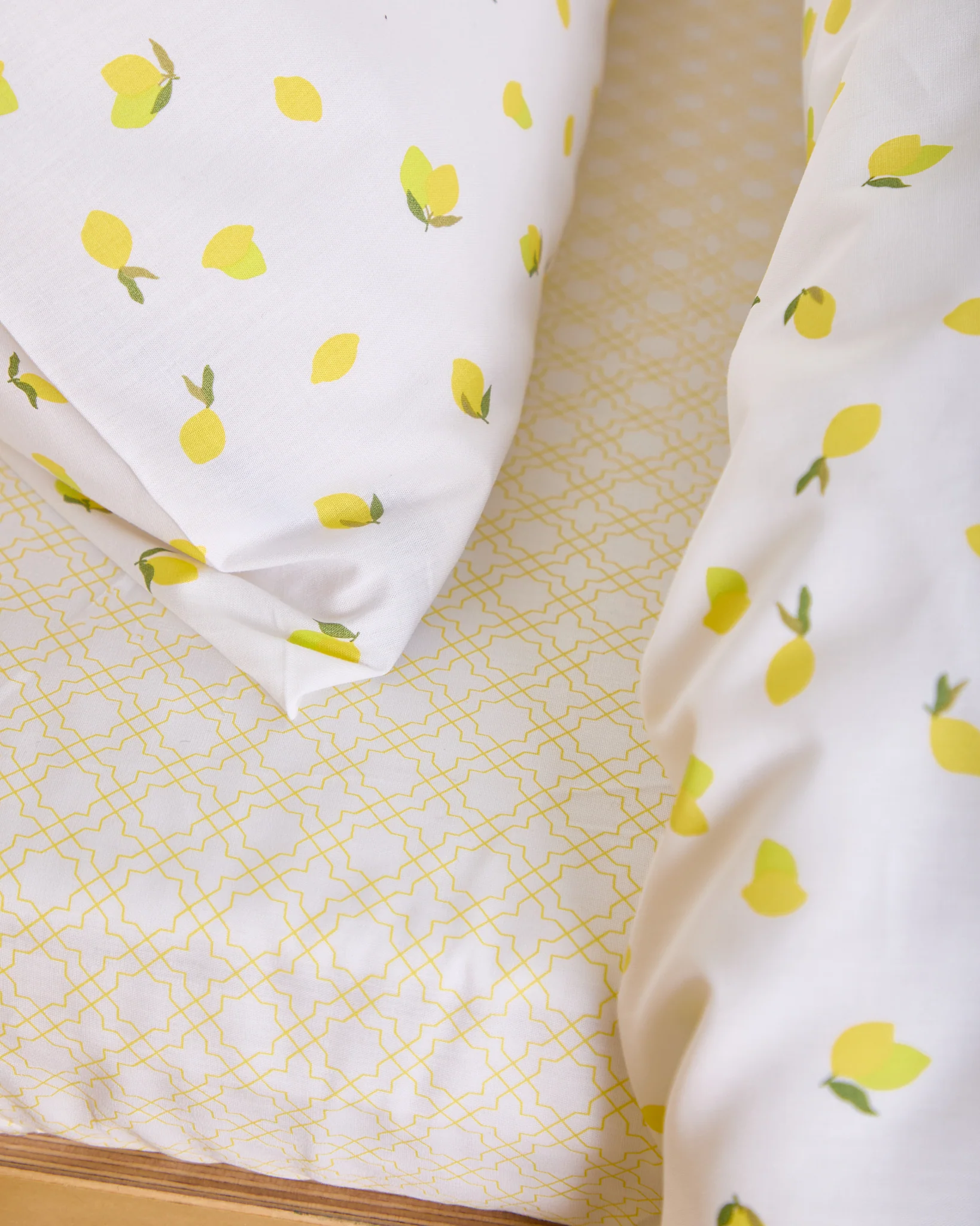 Foxford Lemon Trellis Toddler Fitted Sheet - Image 4