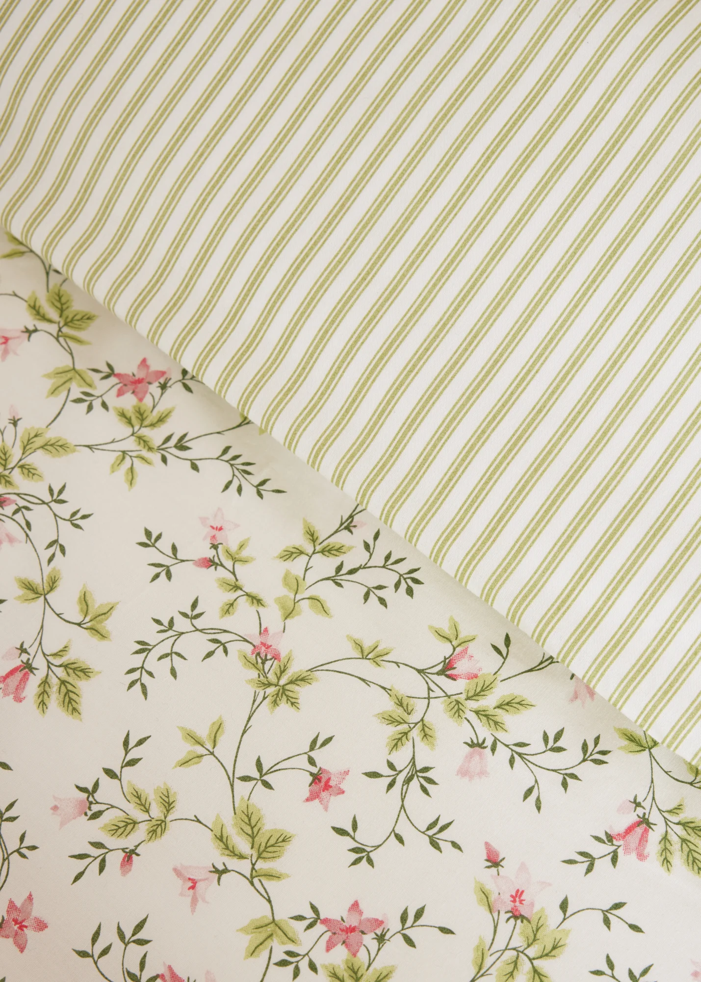 Foxford Reversible Dainty Lily Duvet Set - Image 4