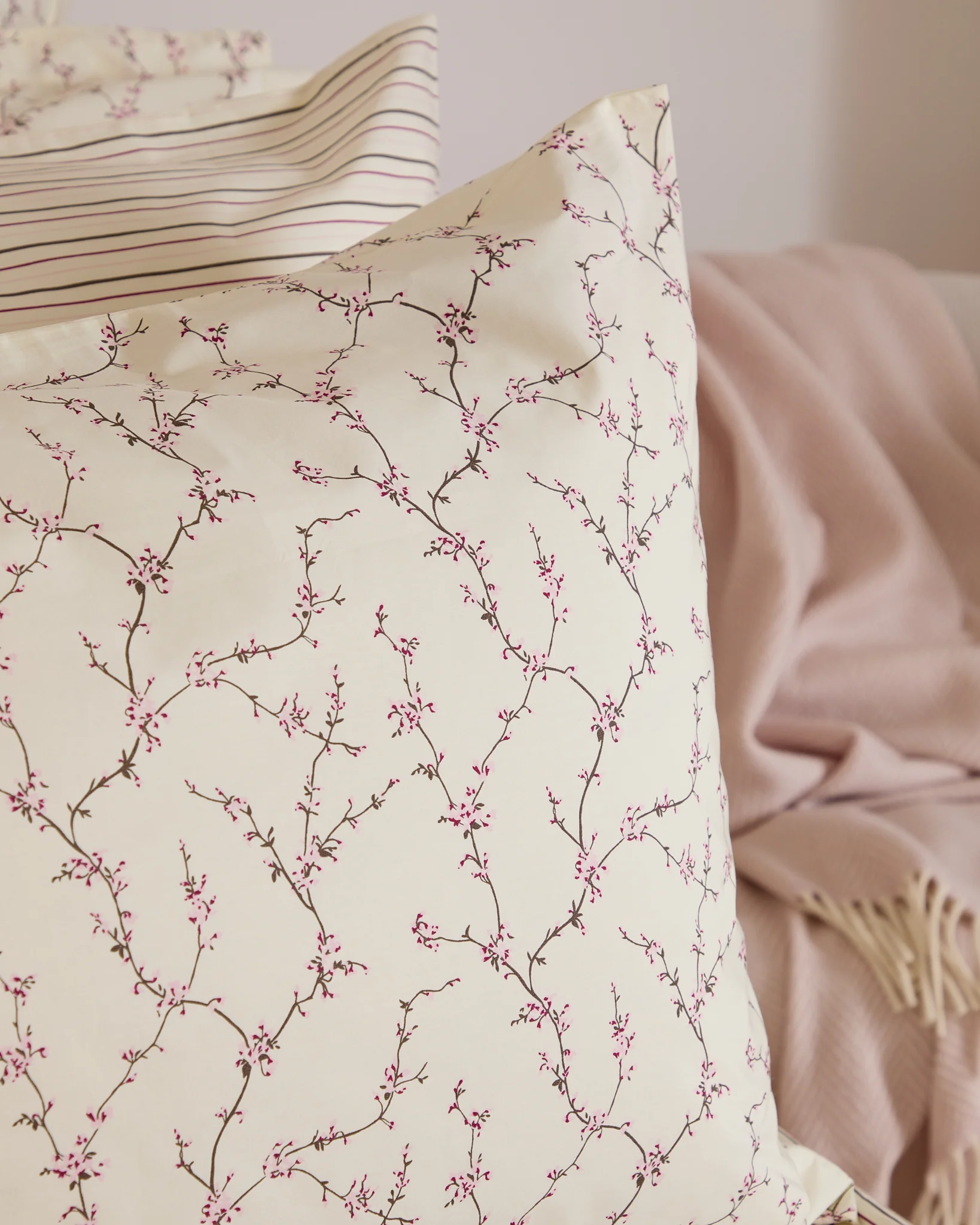 Foxford Tess King Pillowcase Set - Image 2