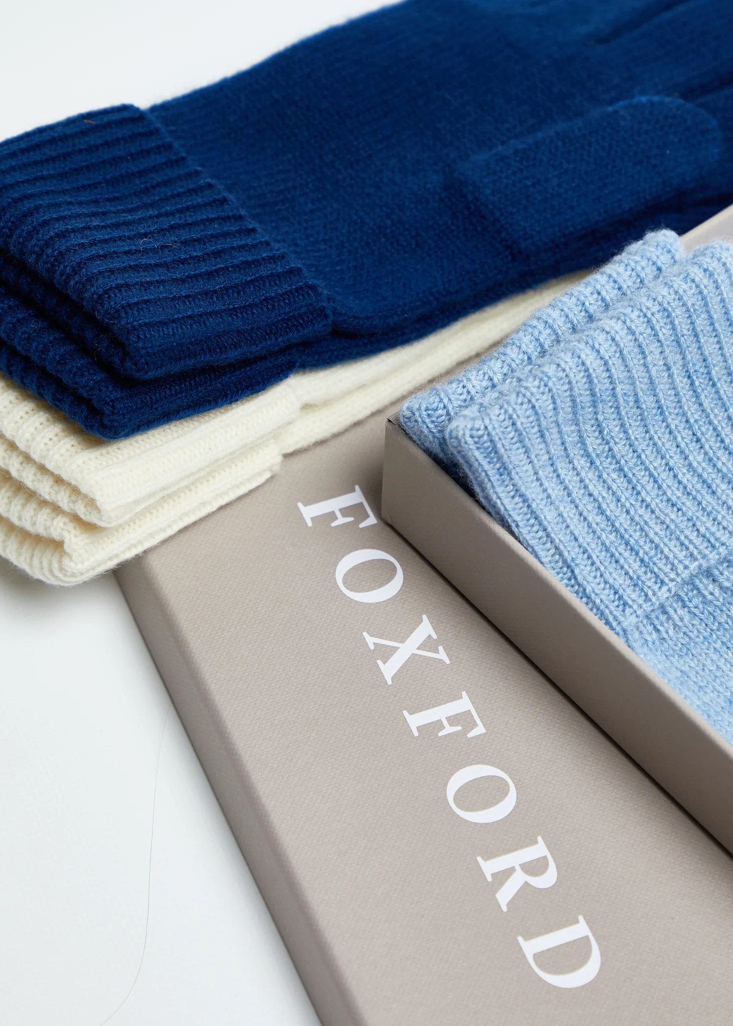 Foxford White Ribbed Cashmere Beanie - Image 3