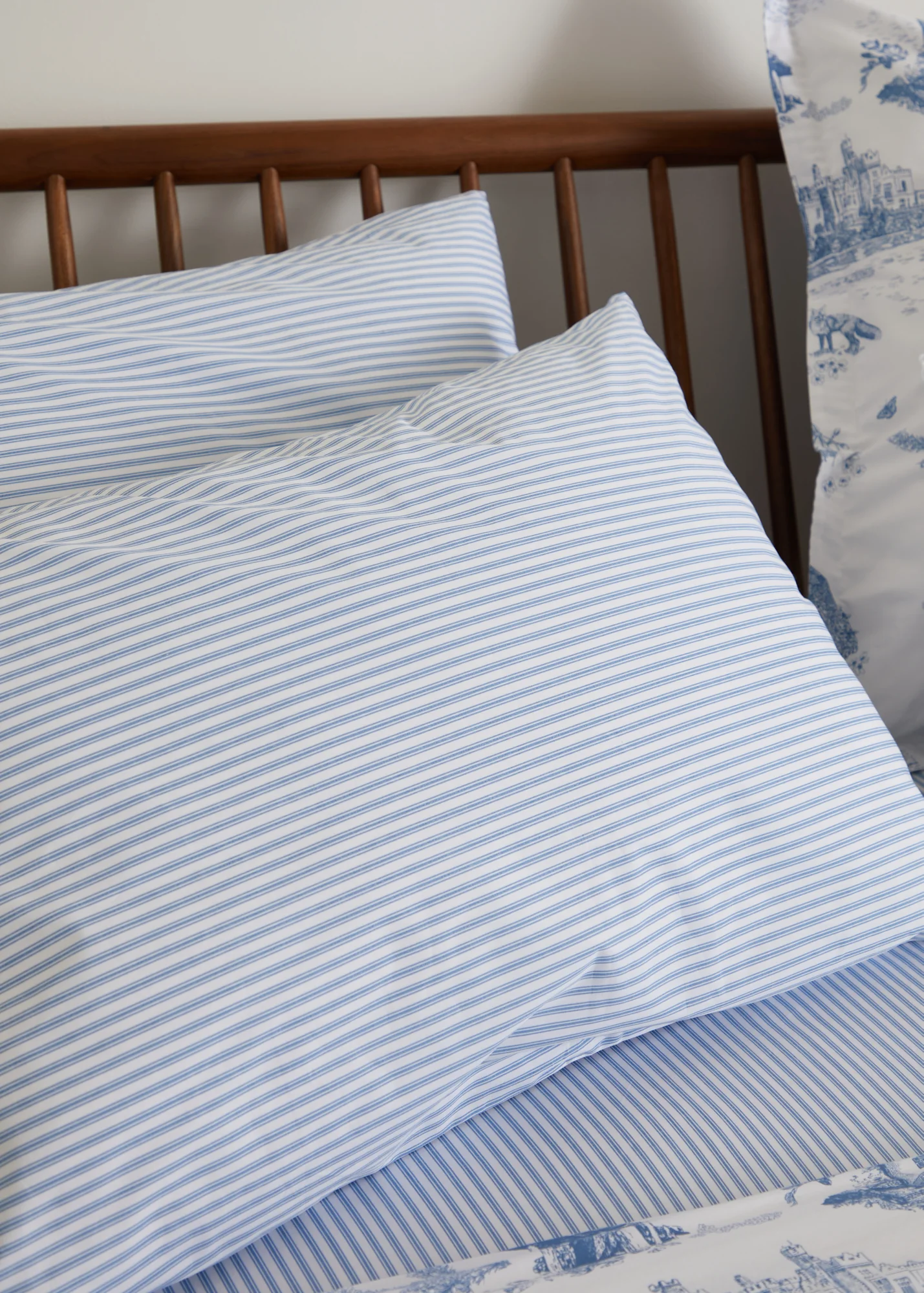 Foxford Wild Atlantic Stripe Pillowcase Set - Image 2