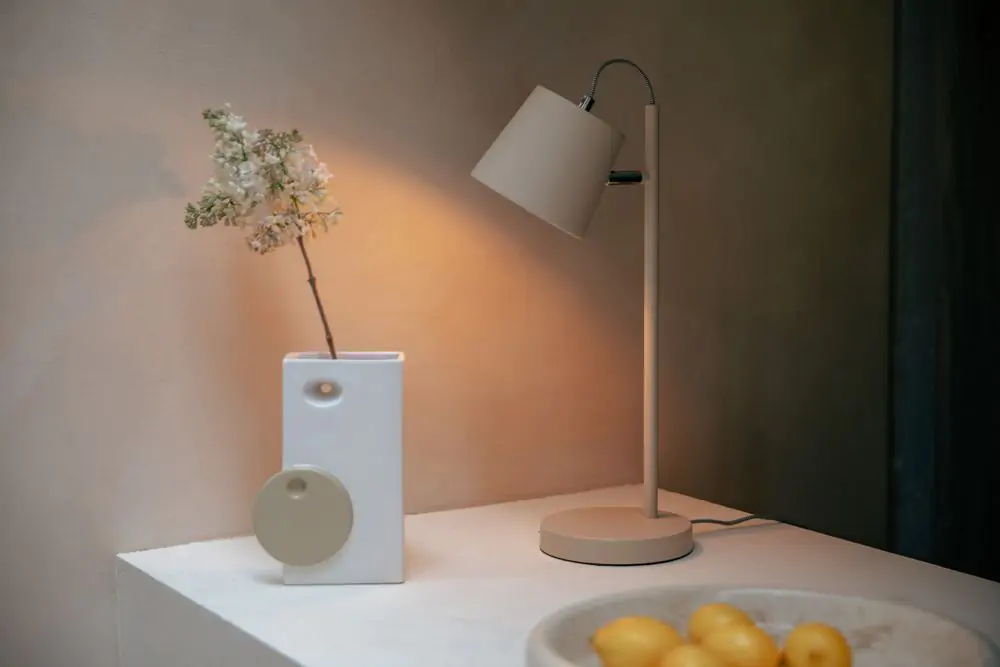 Table Lamp Buckle Head Beige - Image 4