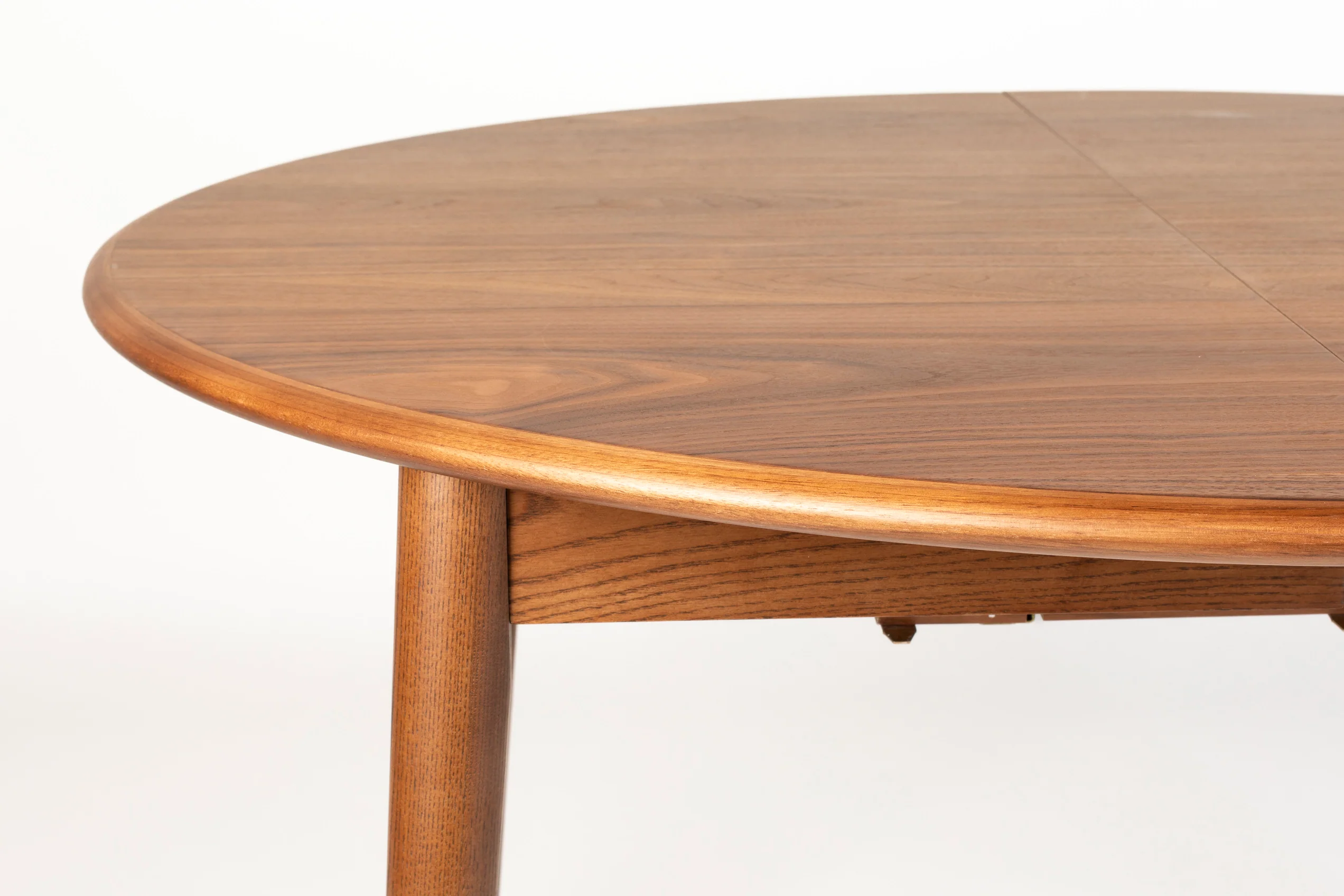 Table Twist Round Walnut - Image 4