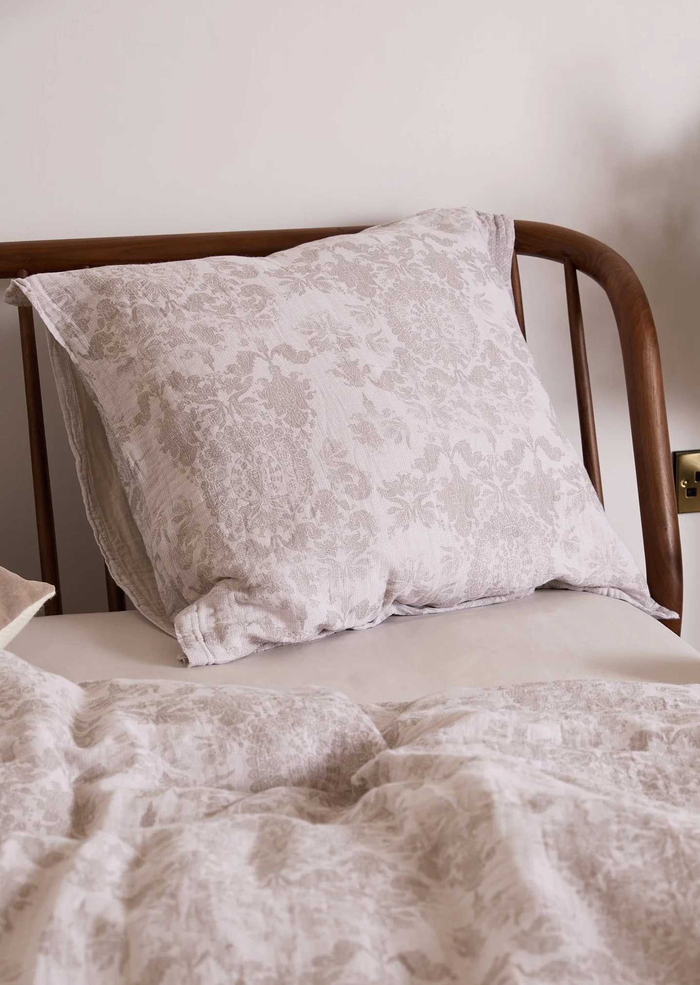 Foxford Tuscan Oxford Square Pillowcase - Image 2